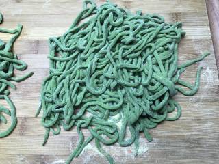 Hand-rolled Noodles with Spinach recipe