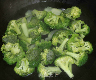 Three-spice Broccoli, Healthy, Delicious and Easy to Learn, Add Some Green to The Table~ recipe