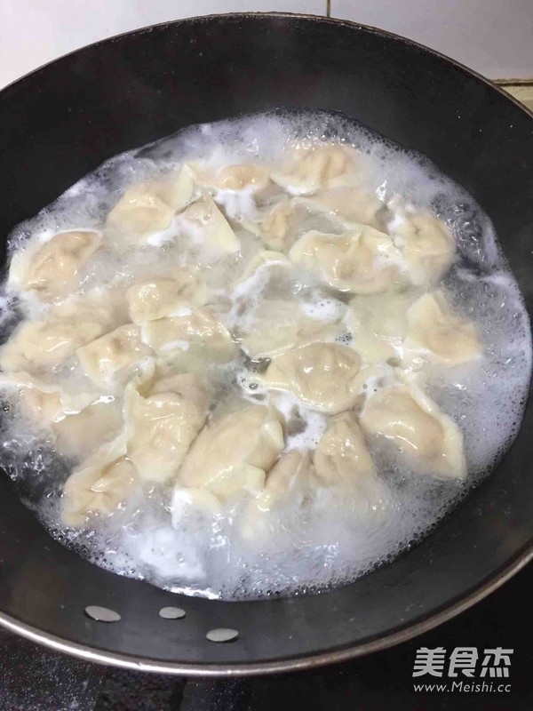 Sauerkraut and Egg Vegetarian Dumplings recipe