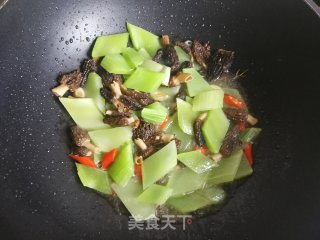 Stir-fried Lettuce with Morels recipe