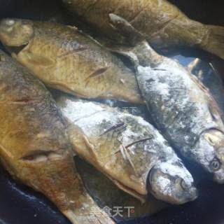 Braised Wild Crucian Carp recipe