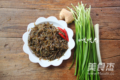 Stir-fried Shrimp with Leek recipe