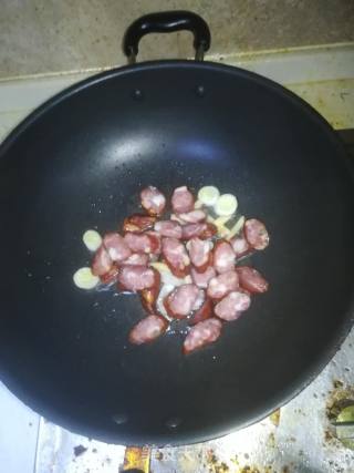 Stir-fried Sausage with Garlic recipe