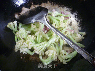 Stir-fried Cauliflower with Celery and Dried Pork recipe