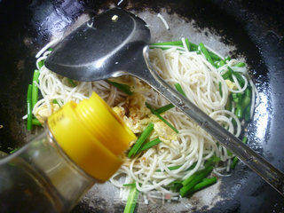 Fried Noodles with Chives and Egg recipe