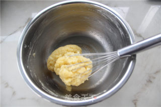 A Red Yeast Pastry is The Most Pleasant in Autumn-red Yeast Pastry Puffs recipe