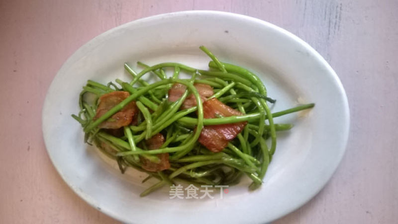 Stir-fried Bacon with Artemisia Quinoa recipe