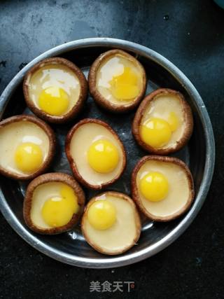 Steamed Shiitake Mushrooms with Quail Eggs recipe