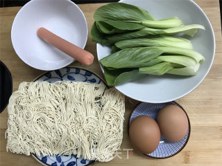 Fried Noodles with Green Vegetables and Eggs recipe