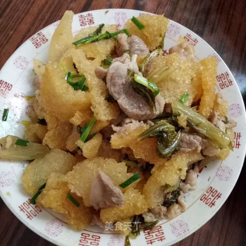 Stir-fried Pork with Home-cooked Dried Pork Skin recipe