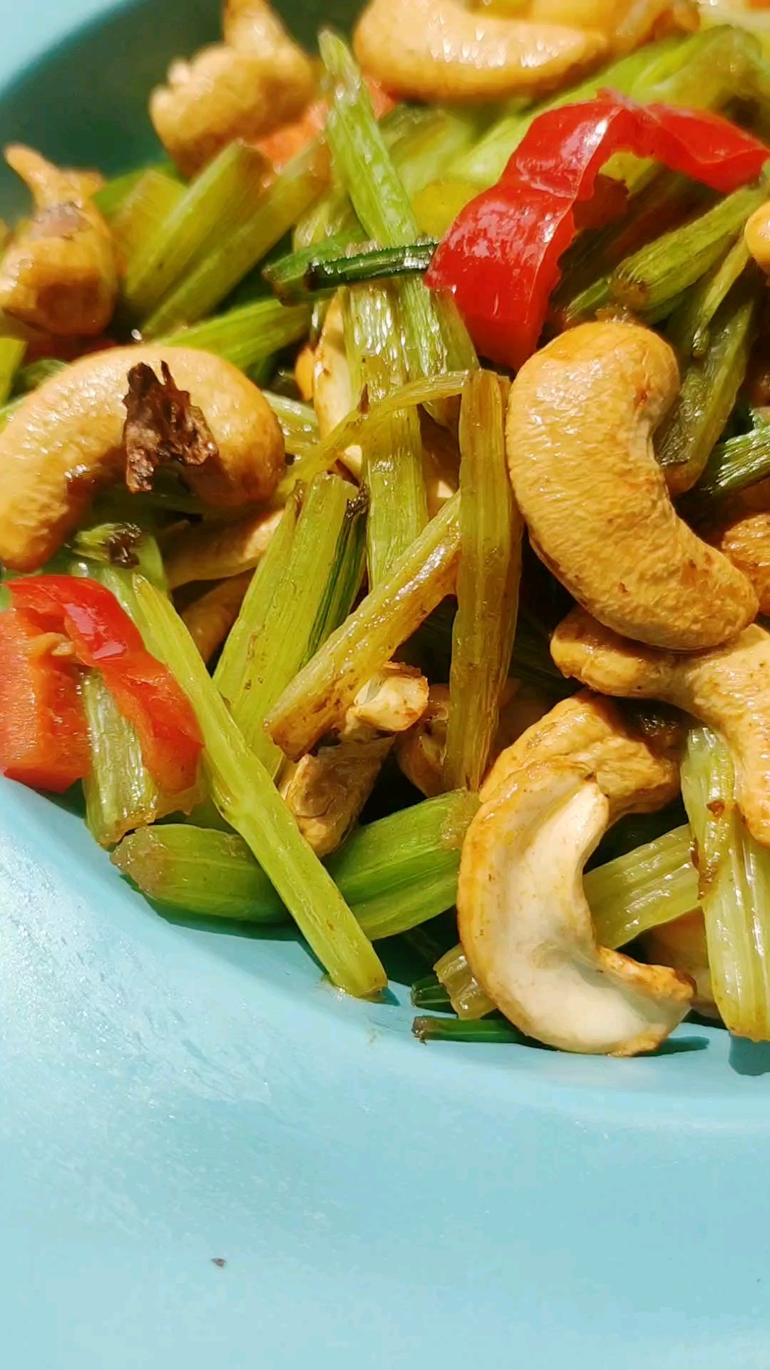 Stir-fried Shrimp with Celery and Cashews