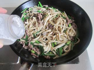 Thousand Slices of Beef Shredded with Chives and Stalks recipe