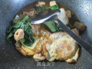 Roasted Duck Eggs with Small Oil Tofu and Green Vegetables recipe