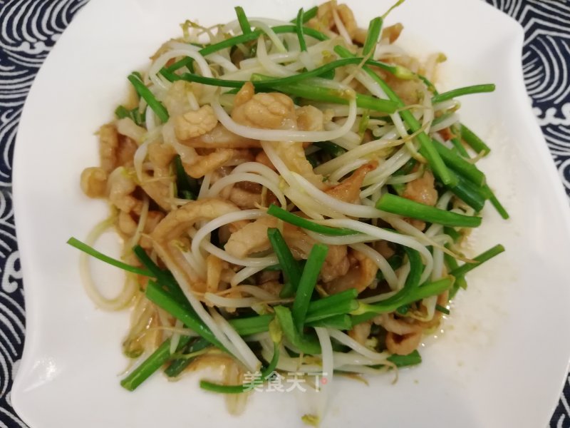 Stir-fried Pork Shreds with Leek and Bean Sprouts recipe