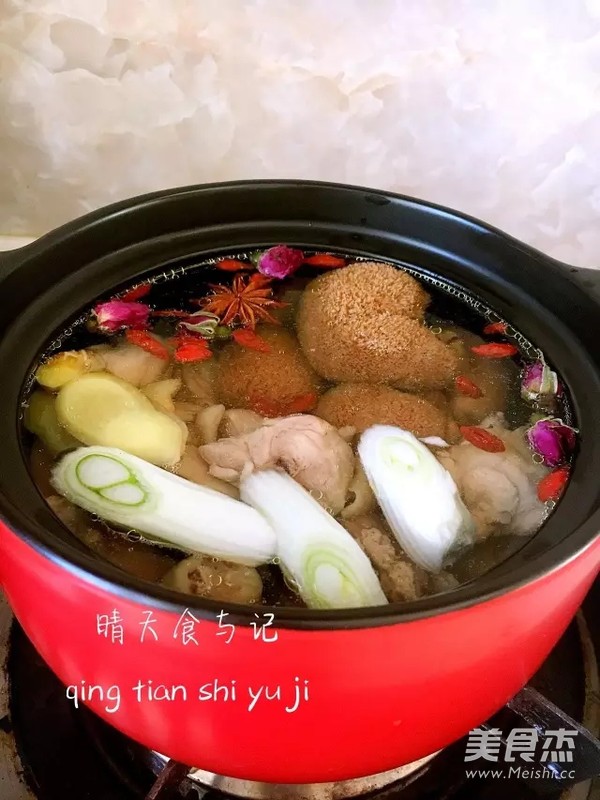 A Bowl of Hericium Erinaceus and Chicken Soup in Winter Tonic! recipe