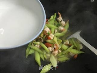 Stir-fried Shrimp Balls with Celery recipe