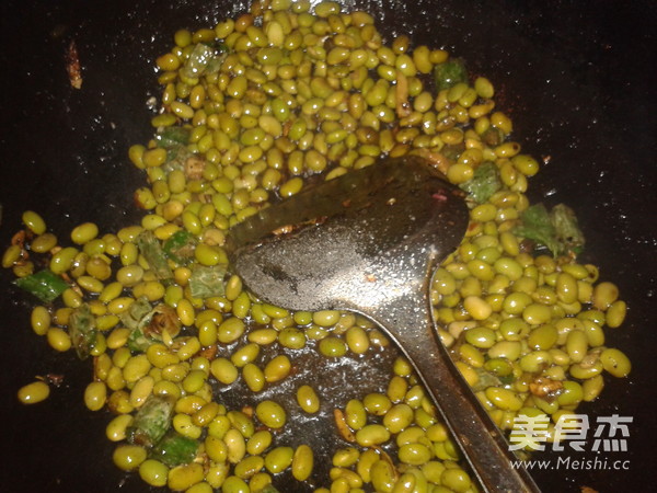 Stir-fried Beans with Green Peppers recipe