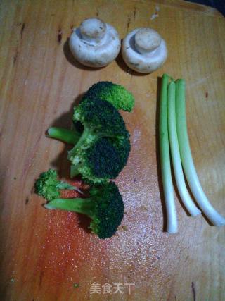 Green Garlic and Straw Mushroom Broccoli recipe