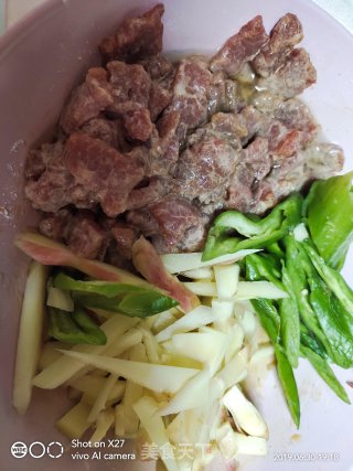 Stir-fried Beef with Green Pepper and Tender Ginger recipe