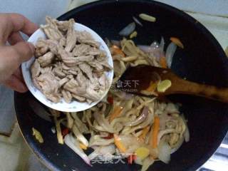 Stir-fried Pork with Onion and Mushroom recipe