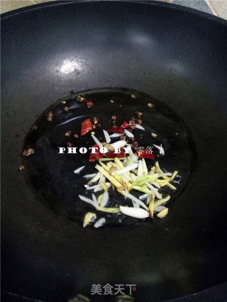 Stir Fried Fungus with Cabbage recipe