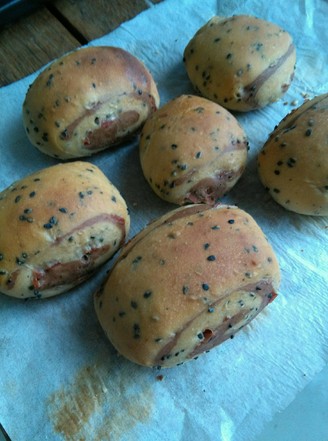 Sesame Two-color Bread Rolls recipe