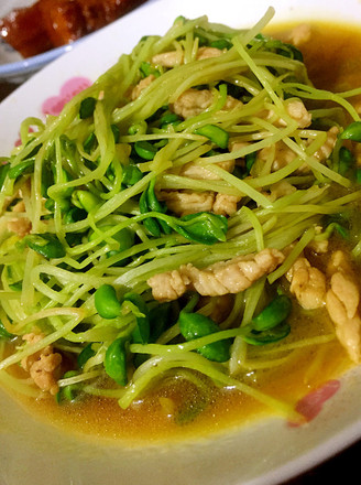 Fried Pork with Pea Sprouts recipe