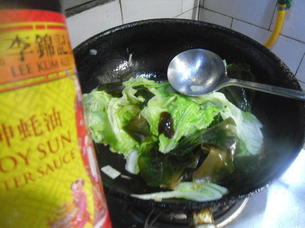 Braised Kelp with Cabbage Leaves recipe