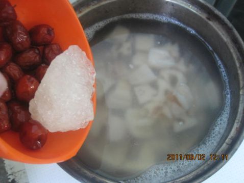 Red Date and Lotus Root Soup recipe