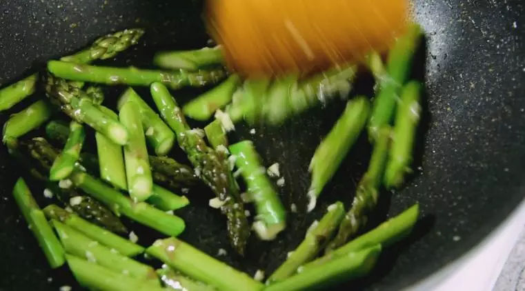 Stir-fried Shrimp with Asparagus recipe