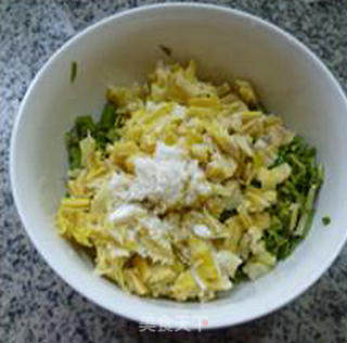 Lamb's Tail Bamboo Shoots Mixed with Chrysanthemum Buds recipe