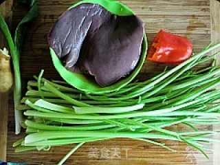 Stir-fried Pork Liver with Celery - Nourishing Liver in Spring recipe