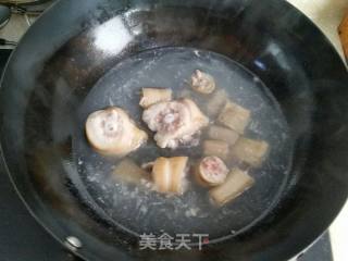 Stewed Radish with Pig Tail recipe