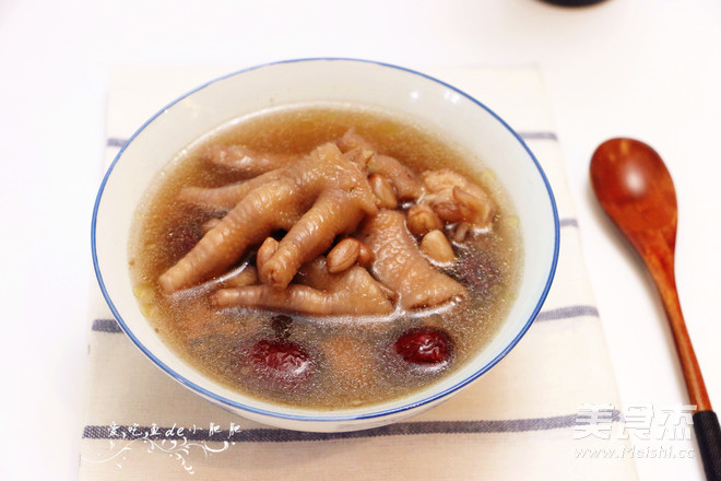 Peanut and Chicken Feet Soup with Red Dates recipe
