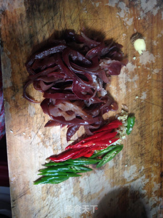 The Perfect Combination of Thinness and Meat---fried Beef with Fungus recipe