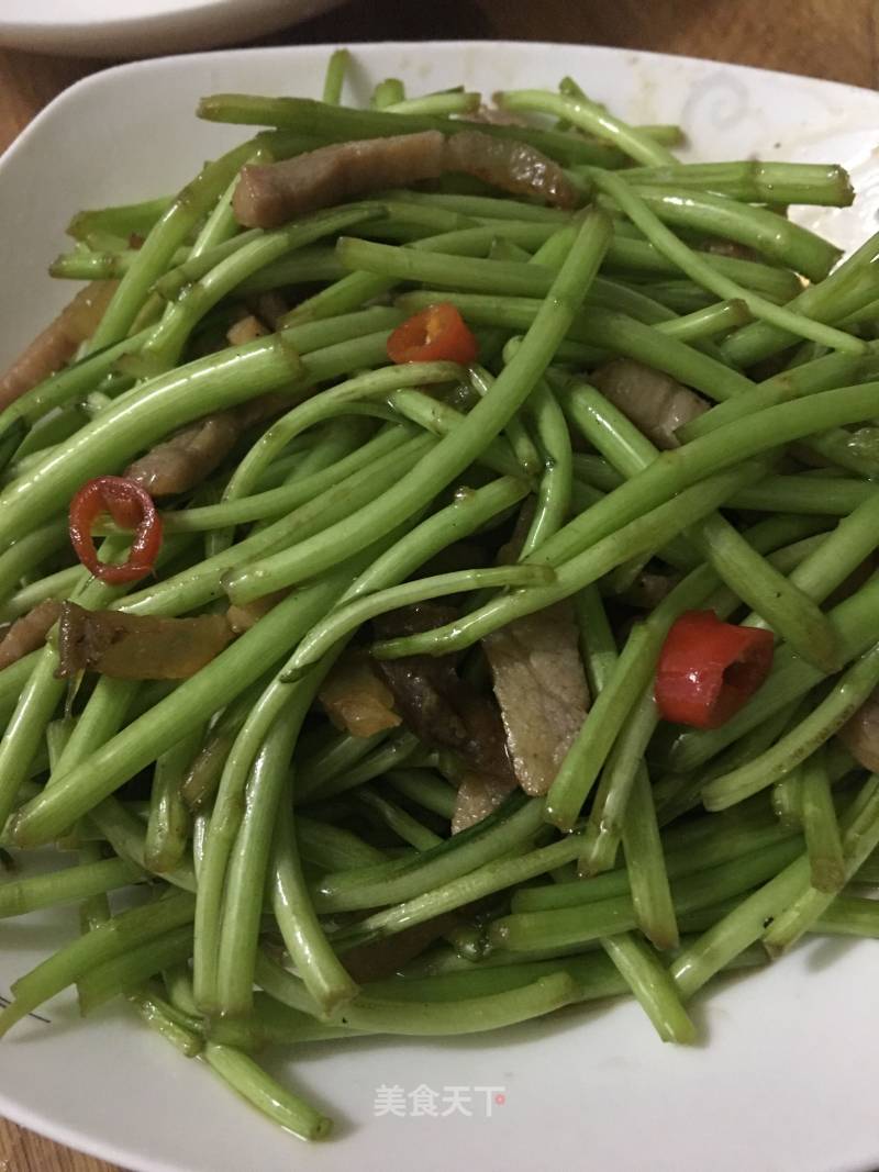 Stir-fried Bacon with Artemisia Quinoa recipe