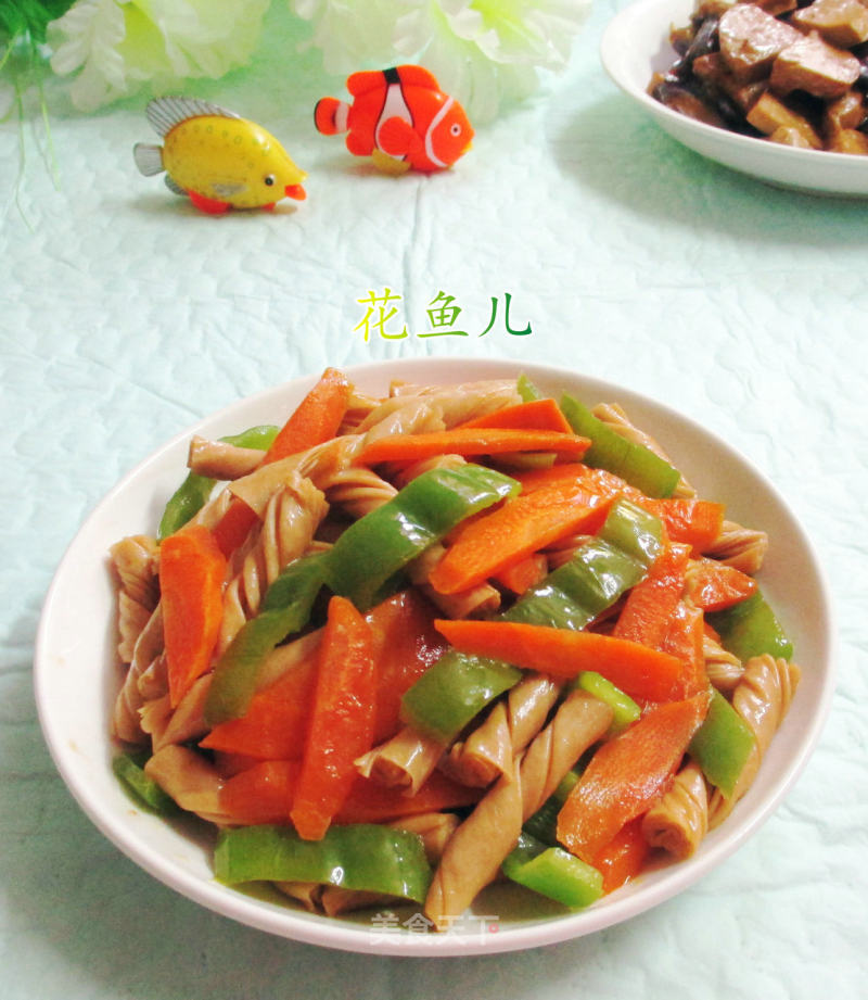 Stir-fried Bean Tendons with Green Peppers and Carrots recipe