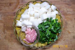 【autumn and Winter Green Shield】---garlic Minced Pork Roasted Radish recipe