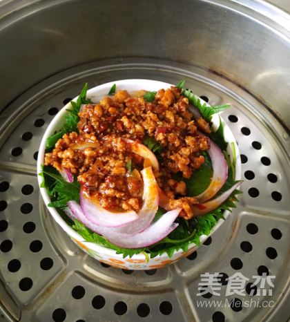 Steamed Pork with Perilla recipe