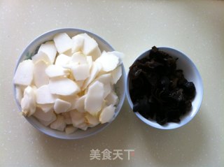 Stir-fried Fungus with Green Cabbage Heart recipe