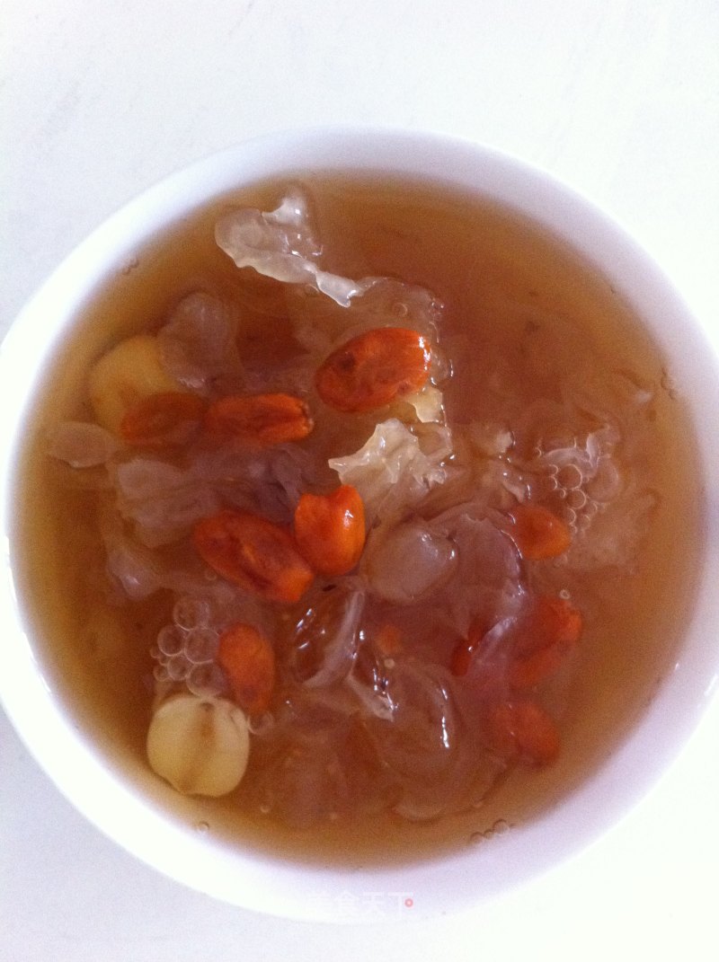 Tremella and Honey Locust Rice and Lotus Seed Soup recipe