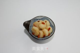 Steamed Water Chestnuts with Chinese Wolfberry and Rock Sugar recipe