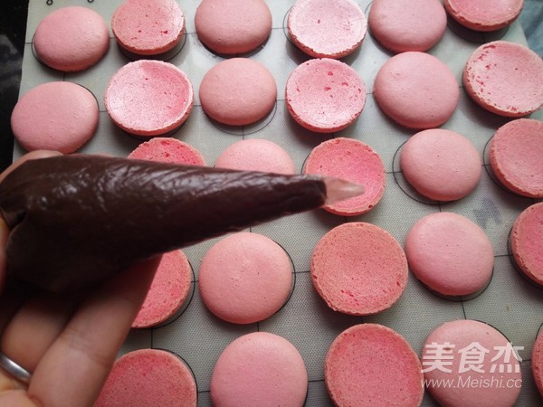 French Macarons-the Winning Work of The 2nd Lezhong Baking Competition recipe