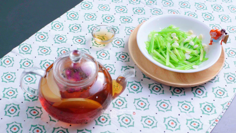 Refreshing Hand Dishes: Celery Almonds & English Black Tea recipe