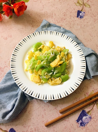 Scrambled Eggs with Loofah and Whitebait recipe