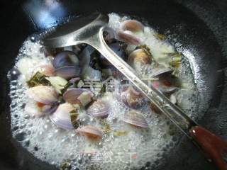 Boiled Clams with Pickled Cabbage recipe