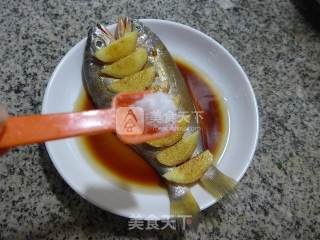 Steamed Small Yellow Croaker with Noodles recipe