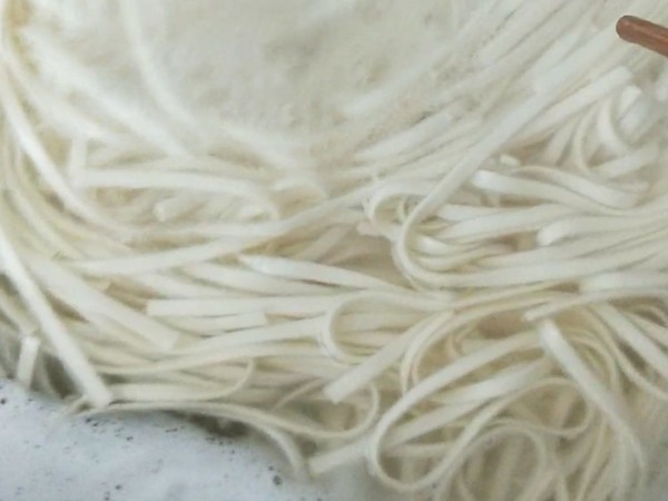 Sour Soup Noodles recipe