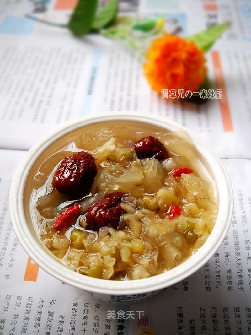 Red Dates, Green Beans and Tremella Soup recipe