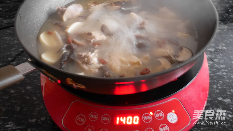 Chicken with Winter Bamboo Shoots and Fresh Ru Soup in The Cold Winter recipe